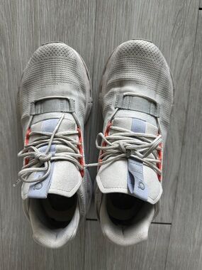 On Running Light Gray Sneakers with Coral Accents